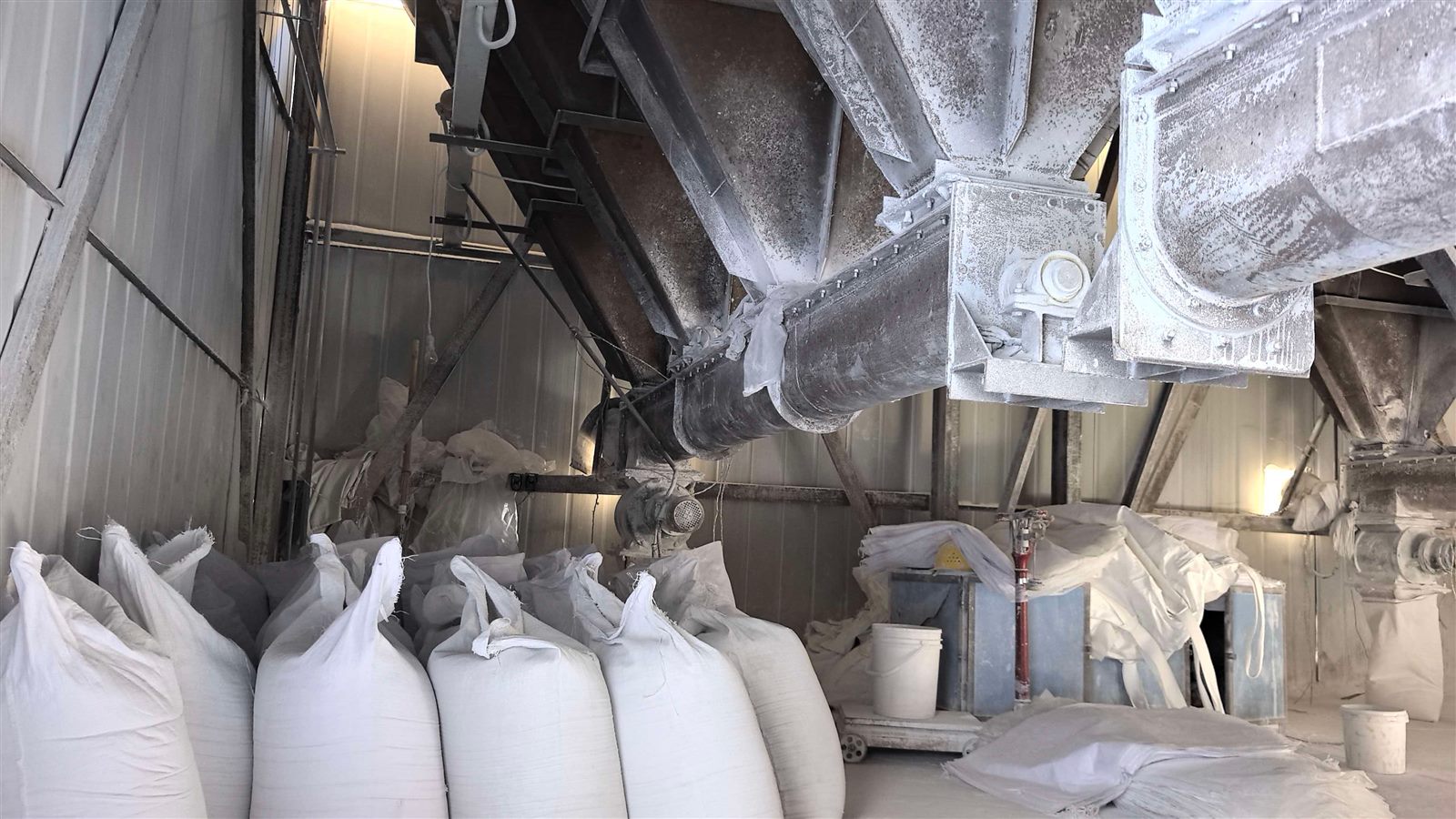 White Zircon Silica Fume Refractories